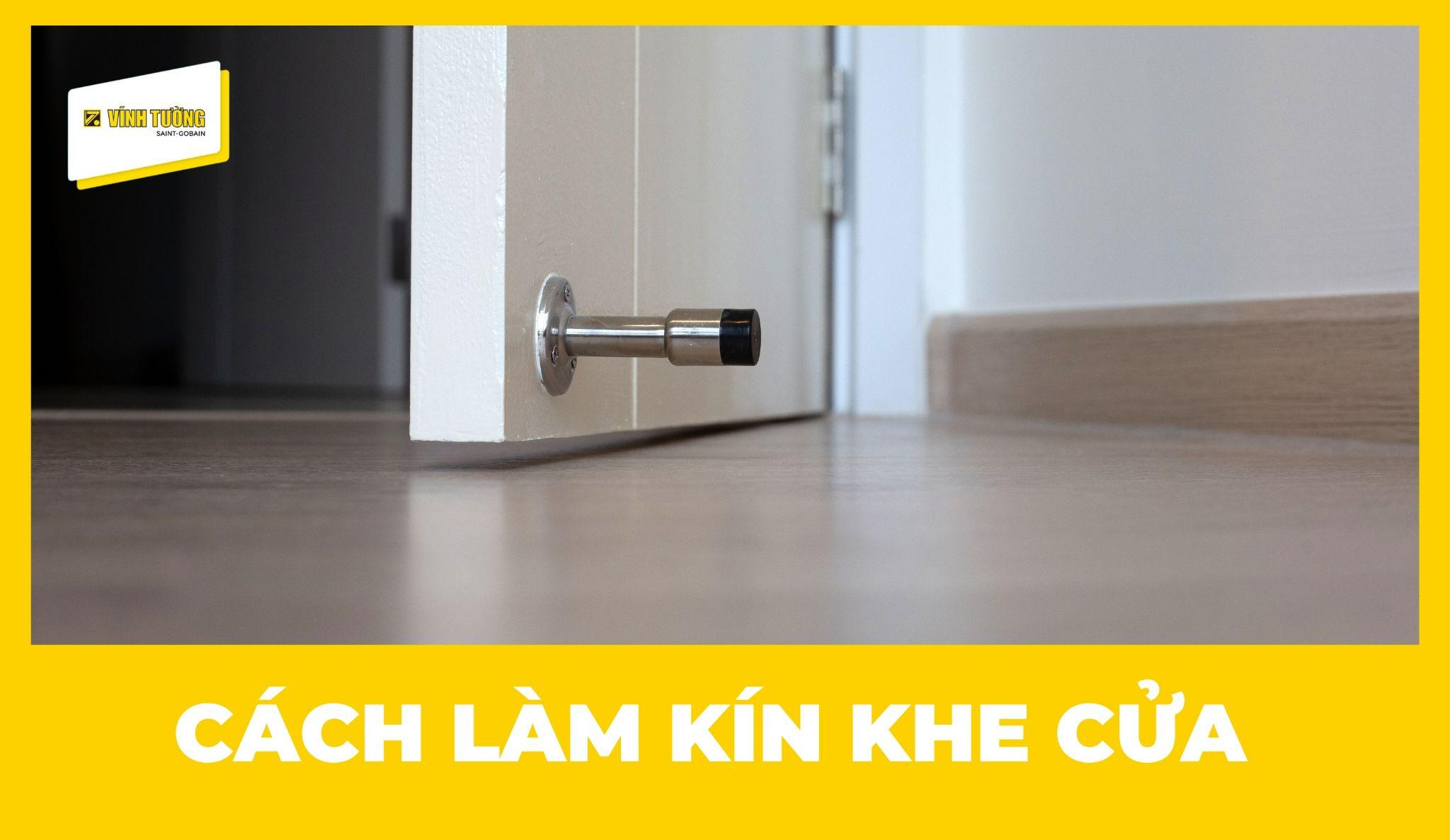 Cách làm kín khe cửa để hạn chế gió lùa, nước mưa tạt vào nhà